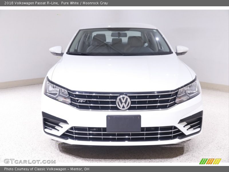 Pure White / Moonrock Gray 2018 Volkswagen Passat R-Line