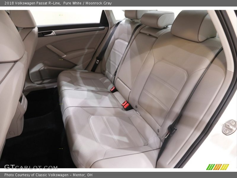 Pure White / Moonrock Gray 2018 Volkswagen Passat R-Line