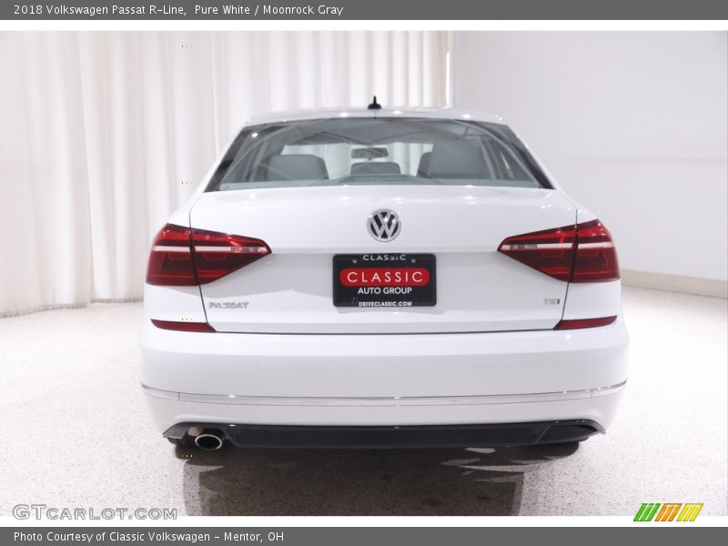 Pure White / Moonrock Gray 2018 Volkswagen Passat R-Line