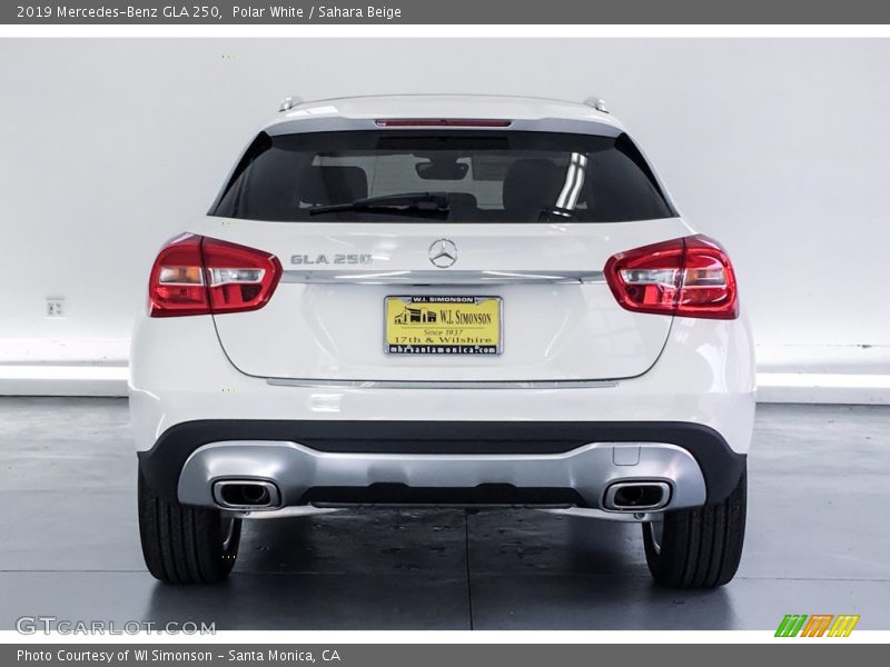 Polar White / Sahara Beige 2019 Mercedes-Benz GLA 250