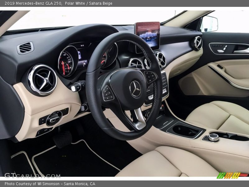 Polar White / Sahara Beige 2019 Mercedes-Benz GLA 250