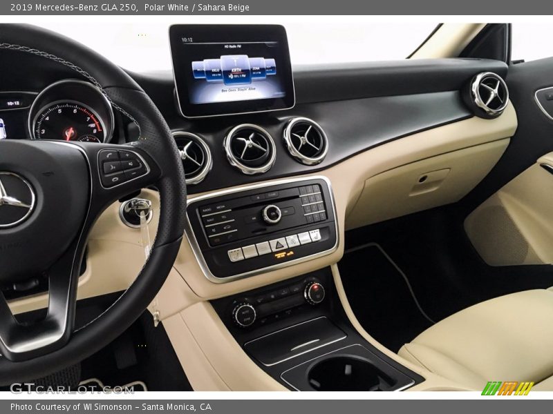 Polar White / Sahara Beige 2019 Mercedes-Benz GLA 250