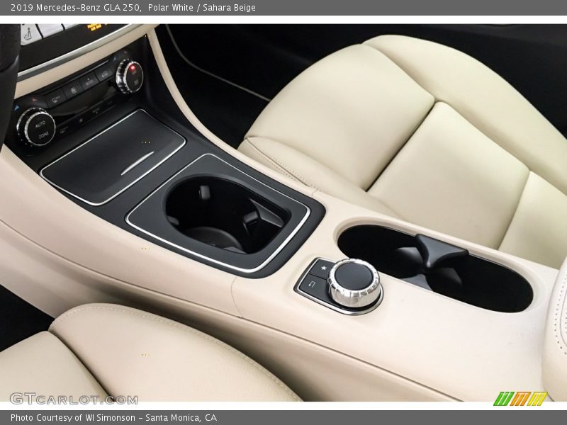 Polar White / Sahara Beige 2019 Mercedes-Benz GLA 250