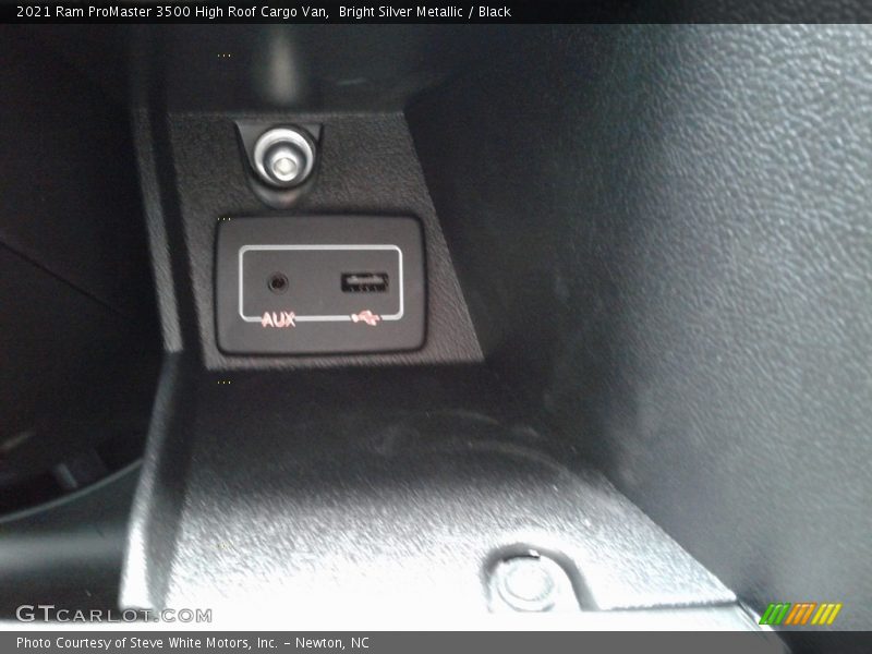 Bright Silver Metallic / Black 2021 Ram ProMaster 3500 High Roof Cargo Van