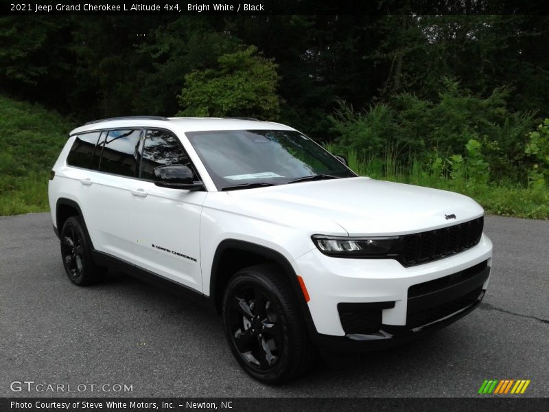 Front 3/4 View of 2021 Grand Cherokee L Altitude 4x4
