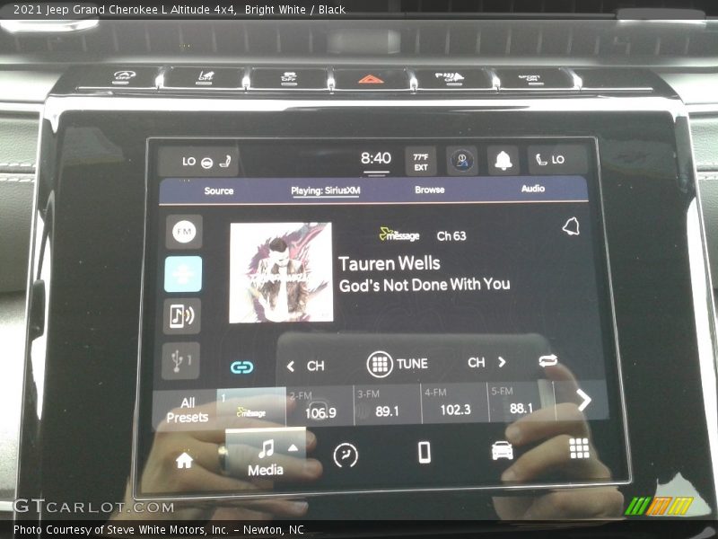 Controls of 2021 Grand Cherokee L Altitude 4x4