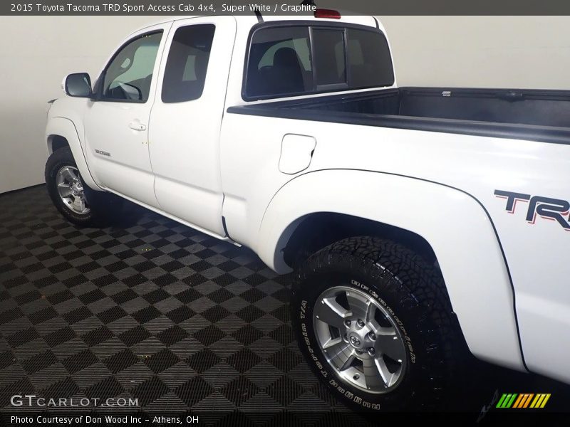 Super White / Graphite 2015 Toyota Tacoma TRD Sport Access Cab 4x4