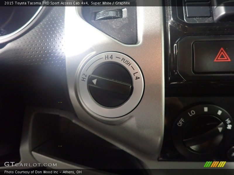 Super White / Graphite 2015 Toyota Tacoma TRD Sport Access Cab 4x4