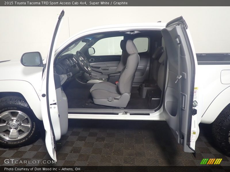 Super White / Graphite 2015 Toyota Tacoma TRD Sport Access Cab 4x4