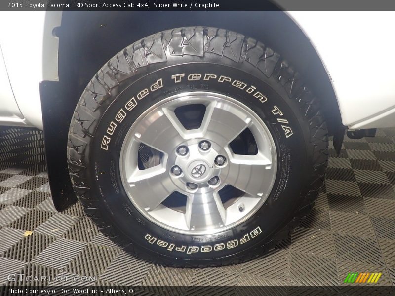 Super White / Graphite 2015 Toyota Tacoma TRD Sport Access Cab 4x4