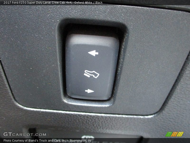 Oxford White / Black 2017 Ford F250 Super Duty Lariat Crew Cab 4x4
