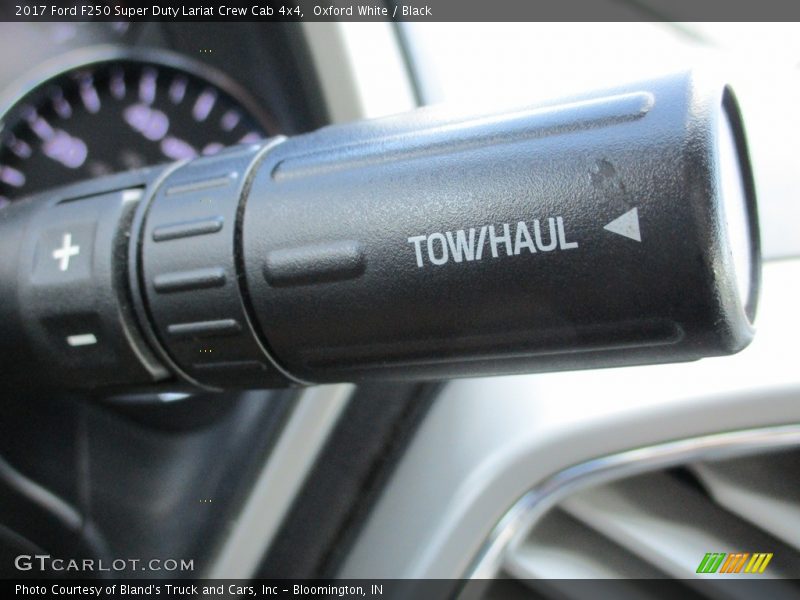 Oxford White / Black 2017 Ford F250 Super Duty Lariat Crew Cab 4x4