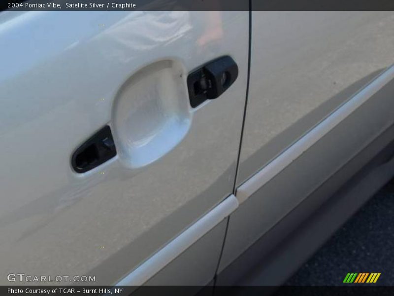 Satellite Silver / Graphite 2004 Pontiac Vibe