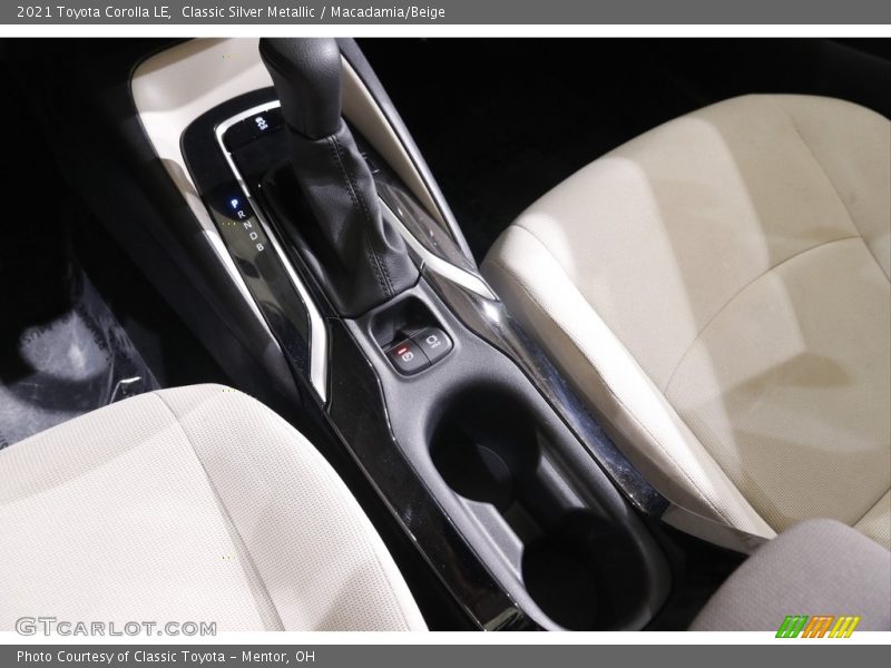 Classic Silver Metallic / Macadamia/Beige 2021 Toyota Corolla LE