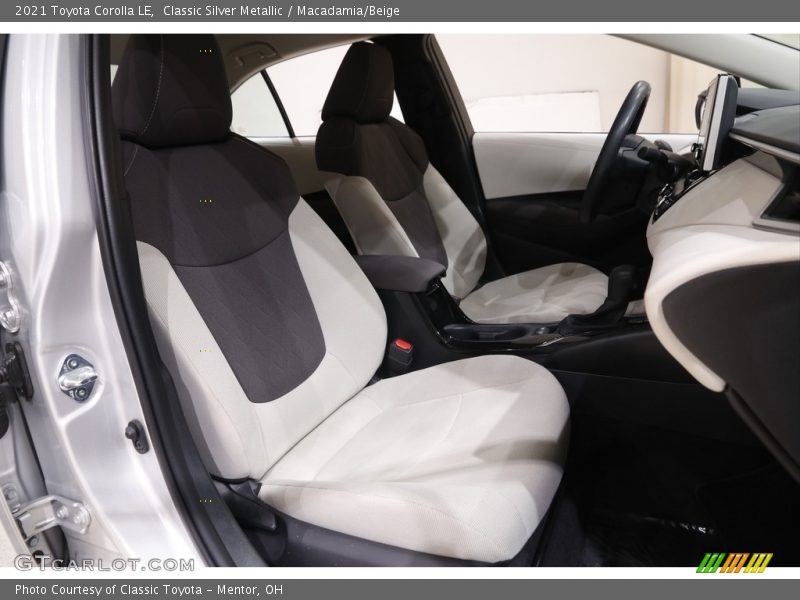 Classic Silver Metallic / Macadamia/Beige 2021 Toyota Corolla LE
