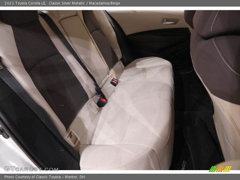 Classic Silver Metallic / Macadamia/Beige 2021 Toyota Corolla LE
