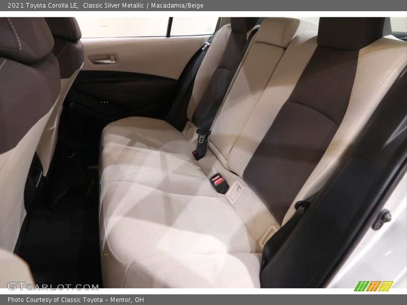 Classic Silver Metallic / Macadamia/Beige 2021 Toyota Corolla LE