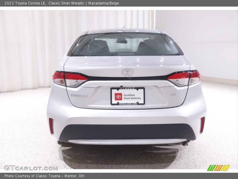 Classic Silver Metallic / Macadamia/Beige 2021 Toyota Corolla LE