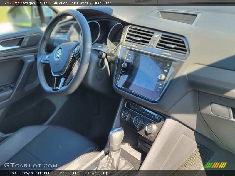 Pure White / Titan Black 2021 Volkswagen Tiguan SE 4Motion