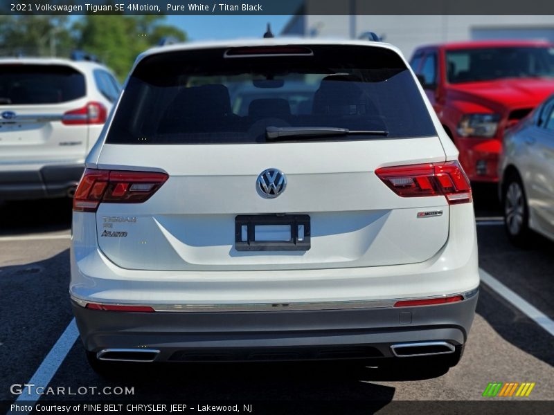 Pure White / Titan Black 2021 Volkswagen Tiguan SE 4Motion
