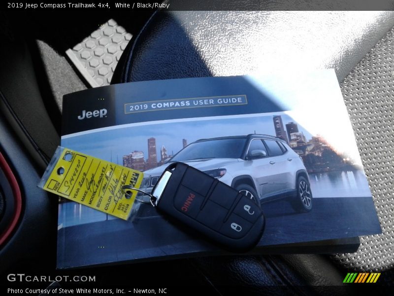 White / Black/Ruby 2019 Jeep Compass Trailhawk 4x4