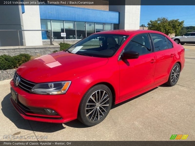 Front 3/4 View of 2016 Jetta Sport