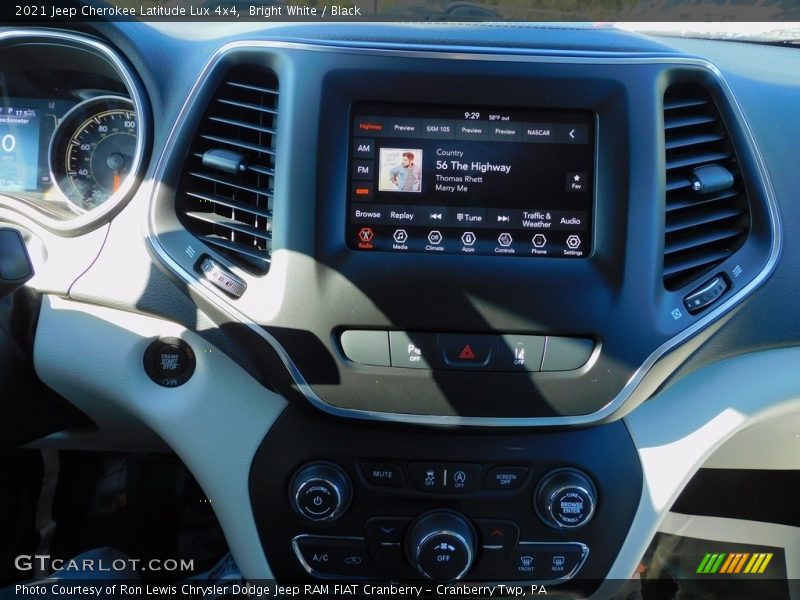 Bright White / Black 2021 Jeep Cherokee Latitude Lux 4x4