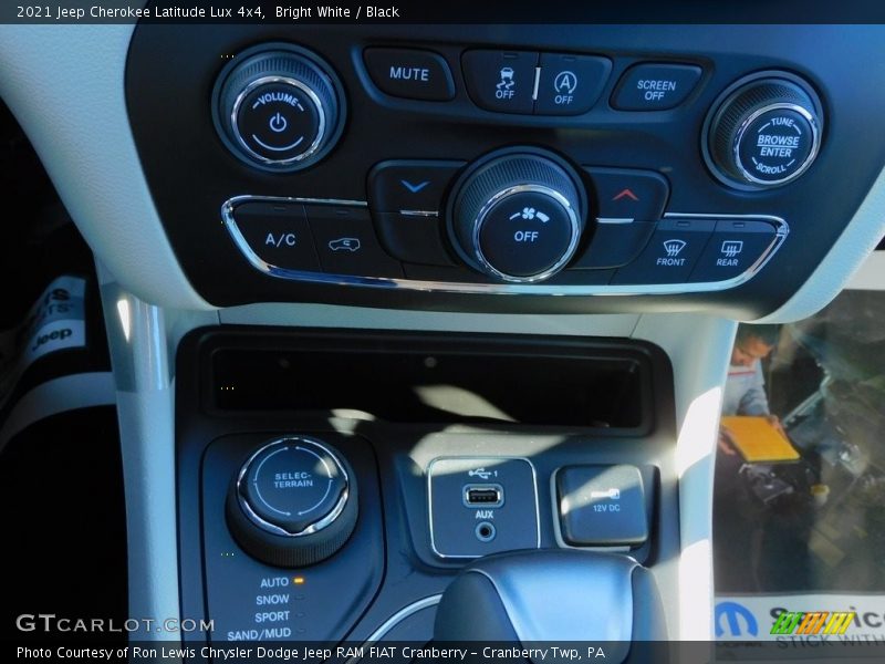 Bright White / Black 2021 Jeep Cherokee Latitude Lux 4x4