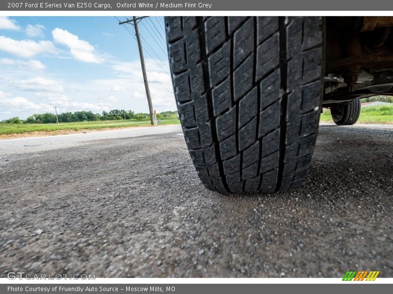 Oxford White / Medium Flint Grey 2007 Ford E Series Van E250 Cargo