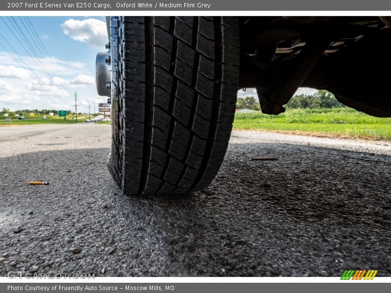 Oxford White / Medium Flint Grey 2007 Ford E Series Van E250 Cargo