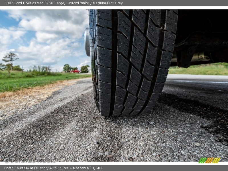 Oxford White / Medium Flint Grey 2007 Ford E Series Van E250 Cargo
