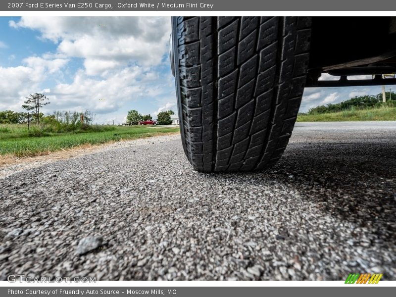 Oxford White / Medium Flint Grey 2007 Ford E Series Van E250 Cargo
