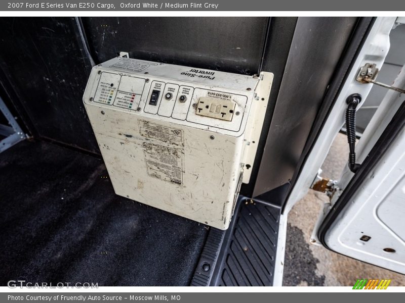 Oxford White / Medium Flint Grey 2007 Ford E Series Van E250 Cargo
