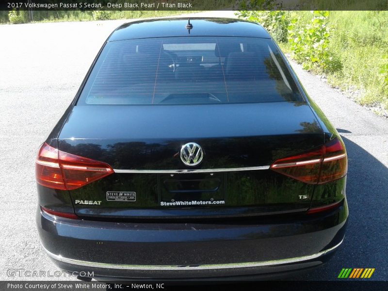 Deep Black Pearl / Titan Black 2017 Volkswagen Passat S Sedan