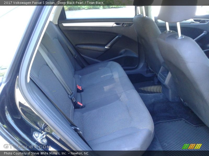 Deep Black Pearl / Titan Black 2017 Volkswagen Passat S Sedan