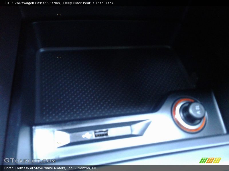 Deep Black Pearl / Titan Black 2017 Volkswagen Passat S Sedan