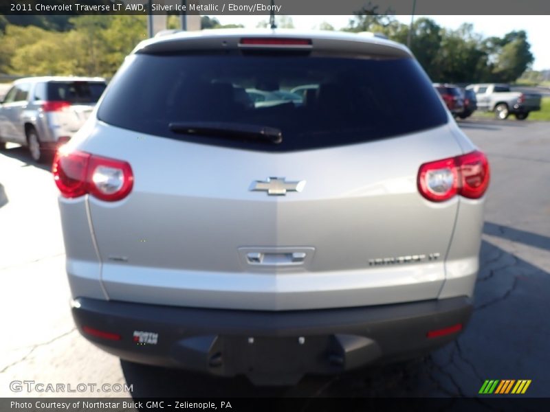 Silver Ice Metallic / Ebony/Ebony 2011 Chevrolet Traverse LT AWD