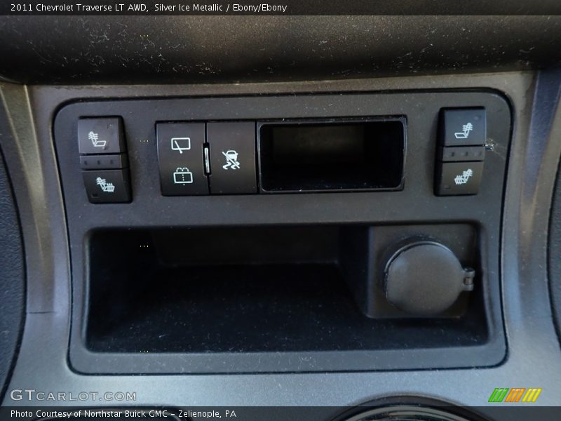 Silver Ice Metallic / Ebony/Ebony 2011 Chevrolet Traverse LT AWD
