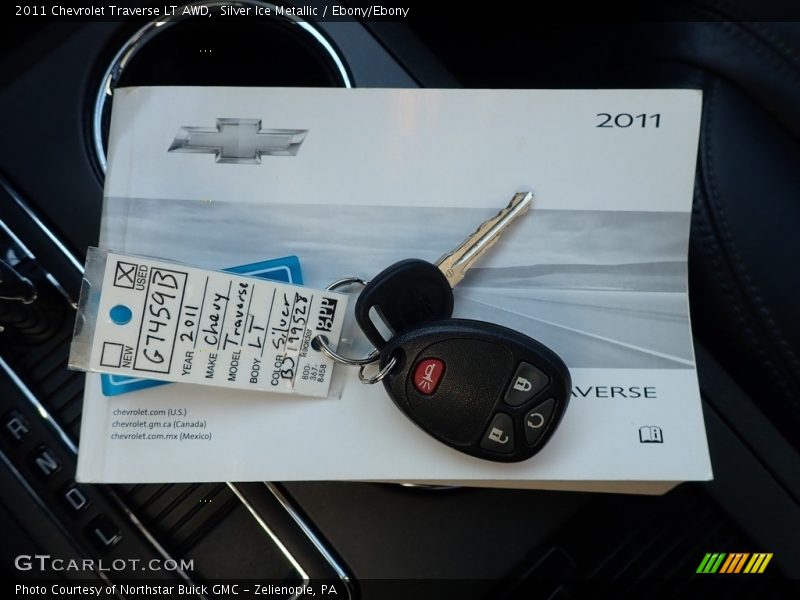 Silver Ice Metallic / Ebony/Ebony 2011 Chevrolet Traverse LT AWD