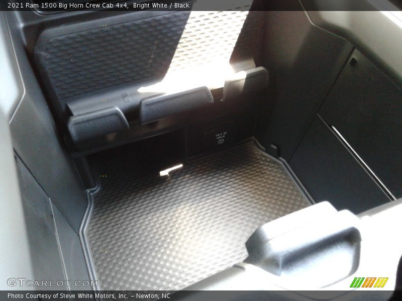 Bright White / Black 2021 Ram 1500 Big Horn Crew Cab 4x4
