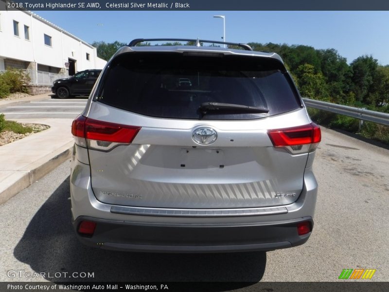 Celestial Silver Metallic / Black 2018 Toyota Highlander SE AWD