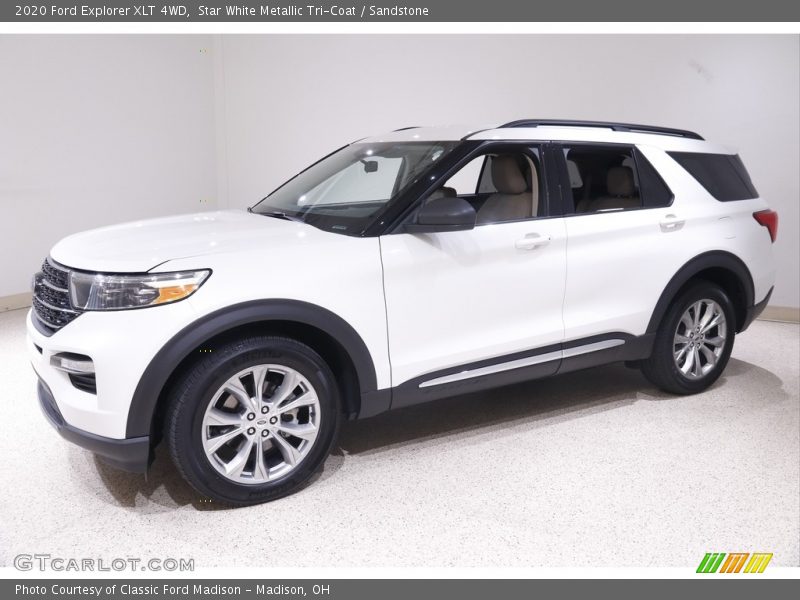 Star White Metallic Tri-Coat / Sandstone 2020 Ford Explorer XLT 4WD