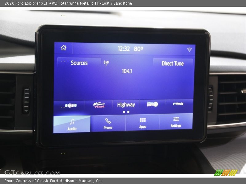 Star White Metallic Tri-Coat / Sandstone 2020 Ford Explorer XLT 4WD