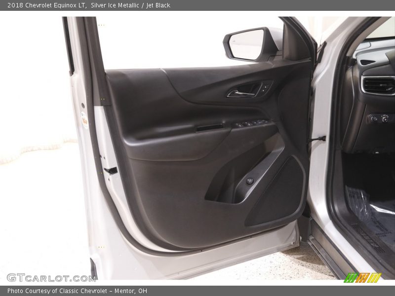 Silver Ice Metallic / Jet Black 2018 Chevrolet Equinox LT