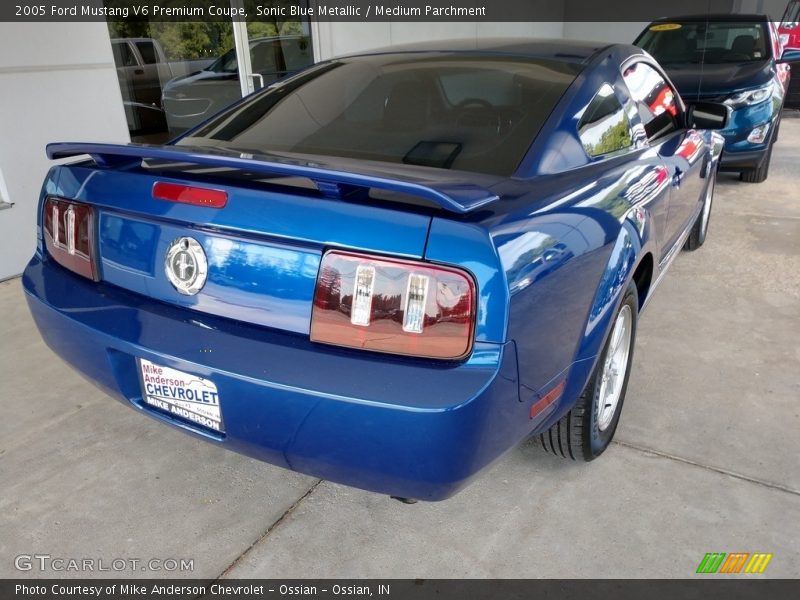Sonic Blue Metallic / Medium Parchment 2005 Ford Mustang V6 Premium Coupe