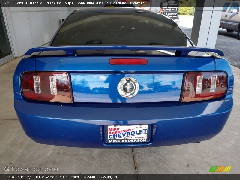 Sonic Blue Metallic / Medium Parchment 2005 Ford Mustang V6 Premium Coupe