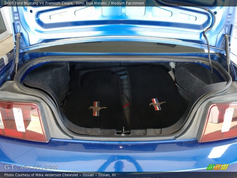 Sonic Blue Metallic / Medium Parchment 2005 Ford Mustang V6 Premium Coupe