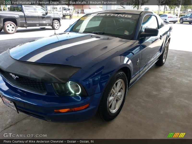 Sonic Blue Metallic / Medium Parchment 2005 Ford Mustang V6 Premium Coupe