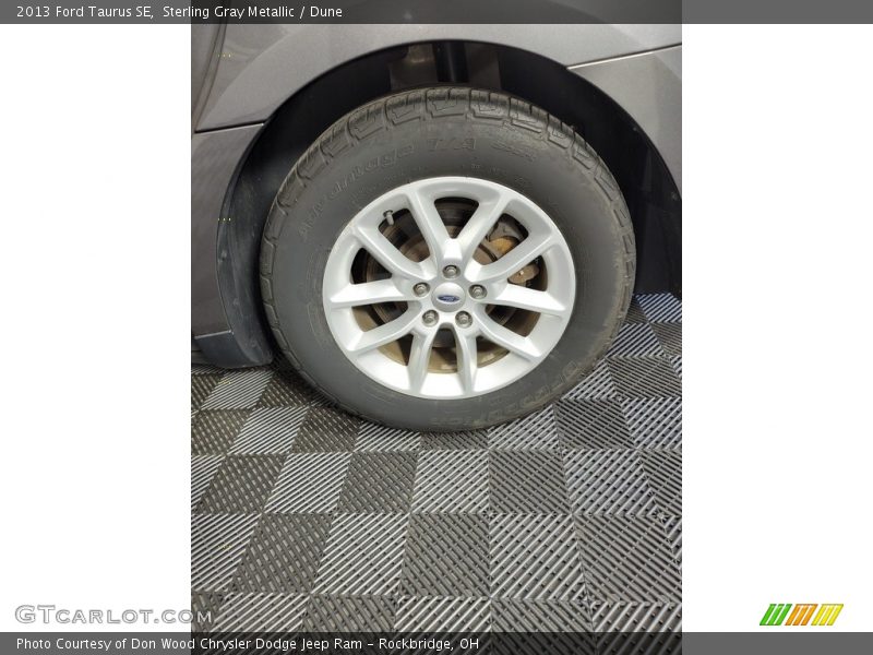 Sterling Gray Metallic / Dune 2013 Ford Taurus SE