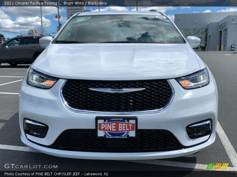Bright White / Black/Alloy 2021 Chrysler Pacifica Touring L